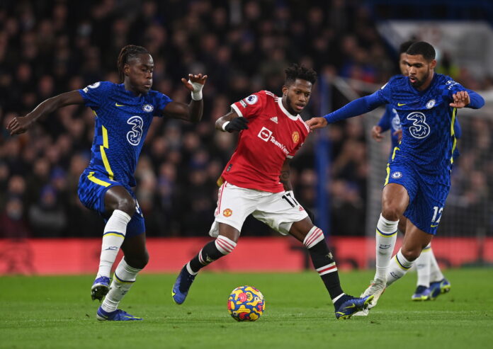 Manchester United's Fred (C) in action against Chelsea players Trevoh Chalobah (L) and Ruben Loftus-Cheek (R)