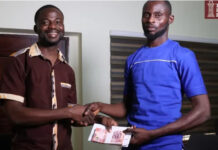Good Samaritan Taxi Driver becomes richer after returning missing cash Taxi Driver Kwesi Ackon, returned GH¢8,400 a passenger left in his car