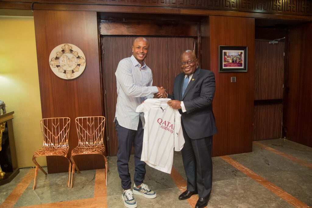 Andre Ayew presents his Qatari club jersey to Prez Akufo-Addo 