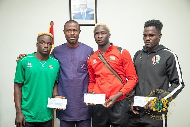 The Deputy Minister of Youth and Sports, Hon Evans Opoku Bobie, and the Chief Accountant at the Ministry, Alhaji Osman Haruna Tweneboah in a pose with the Bombers displaying their cheques