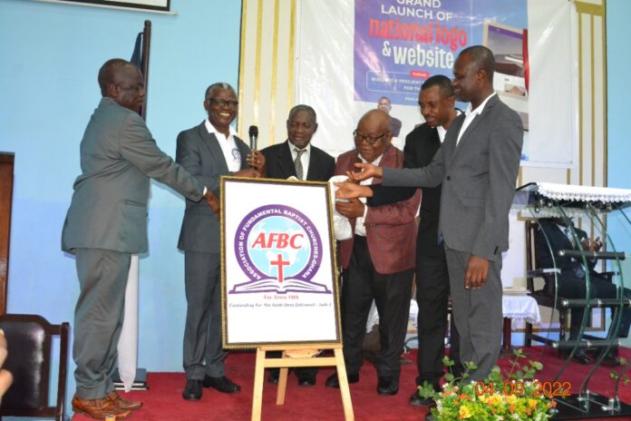 Guest of Honour and Former Speaker of Ghana’s Parliament, Rt. Hon. Rev. Prof. Aaron Mike Oquaye joins the leadership of the association to unveil the new logo