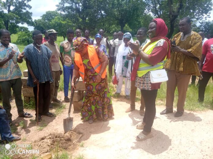 District Chief Executive for the Nadowli/Kaleo District, Hon Kate Tieyiri Lankono breaking the grounds for the start of the project