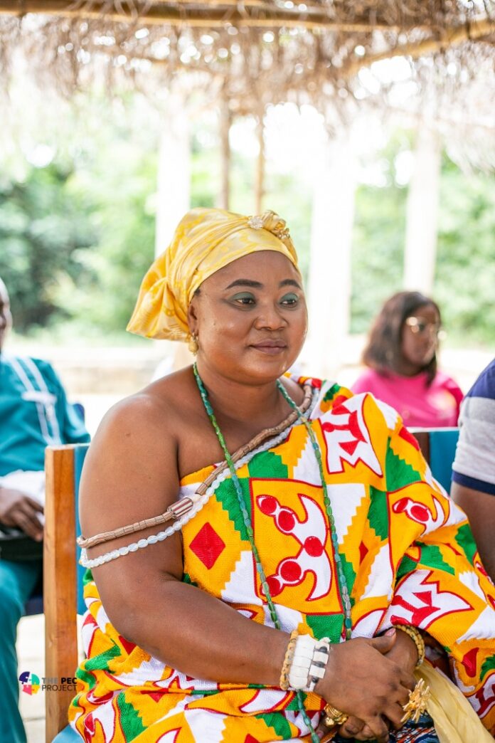 Queen mother of the Kabiaweh Kponor clan of Ada, Manye Naana Kabukie Apankro Otwenima I,