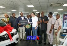 Renault Ghana – Premium Motors presents vehicles to professional boxing league winners