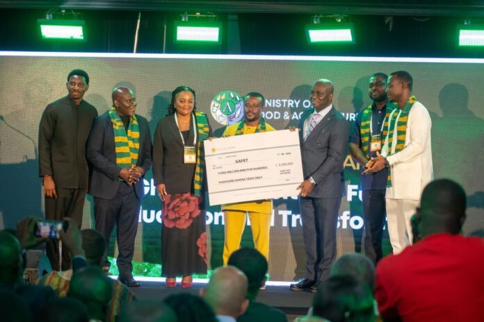 The founding funders of GAFET presenting a cheque to the Minister of Agriculture with Steven Odarteifio, Lead Cordinator of GAFET
