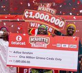 Mother Of 8 Children Hits One Million Cedis Jackpot In Telecel M’ahitti Promo Adiza Ibrahim, winner of the first million in the Telecel M’ahitti promo with two of her daughters
